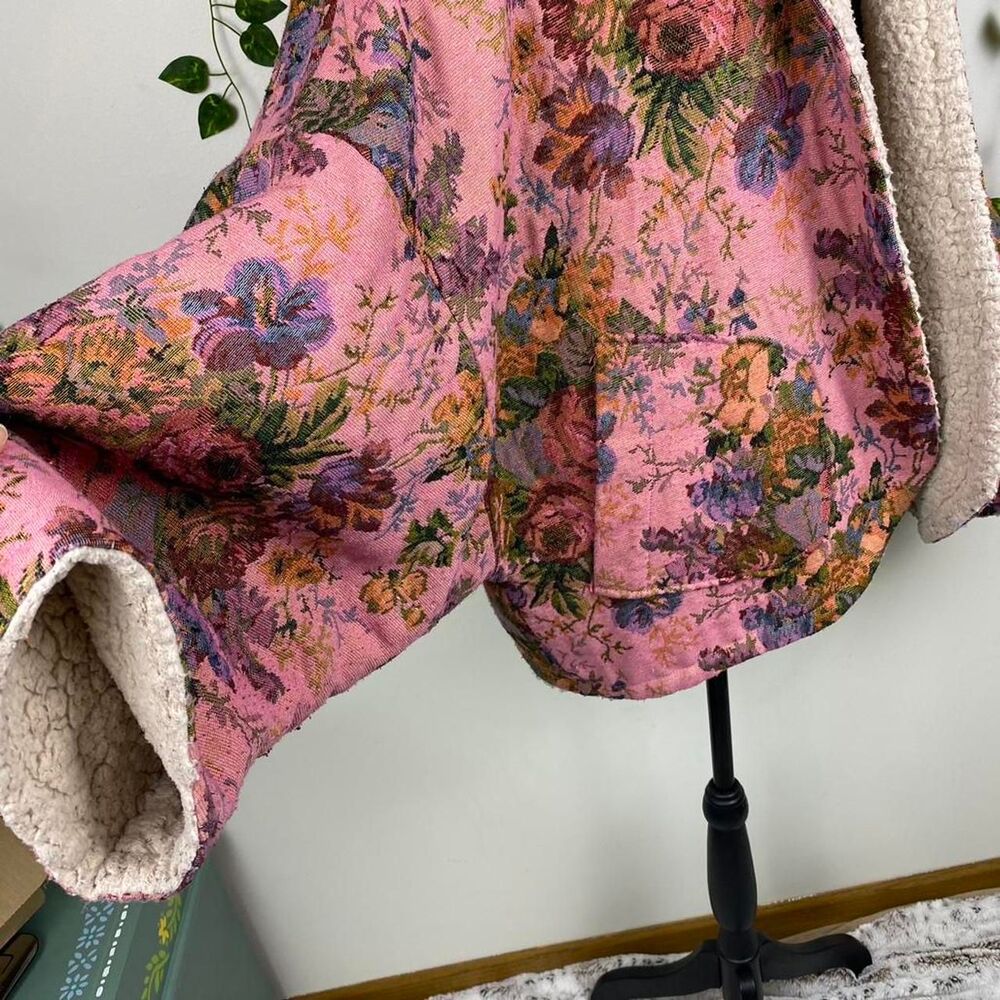UO Reversible cozy coat Pink floral print Sherpa lined oversized jacket grandma - Picture 3 of 6